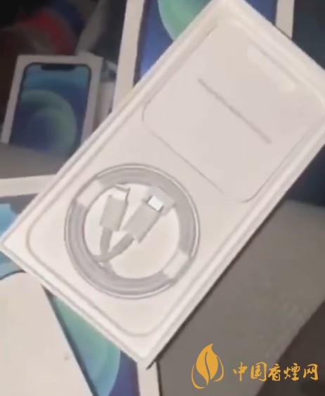 iPhone 12藍(lán)色和白色哪個(gè)好 iPhone 12藍(lán)色真機(jī)開(kāi)箱