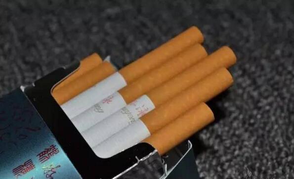 黃鶴樓游泳回歸，爺爺輩最喜愛的香煙品牌