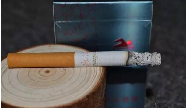 黃鶴樓游泳回歸，爺爺輩最喜愛的香煙品牌